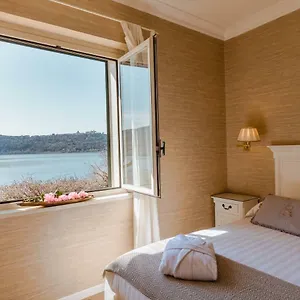 https://hotel-la-culla-del-lago.it-romehotels.com